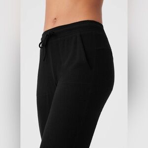 ALO SOHO SWEATPANT SIZE M